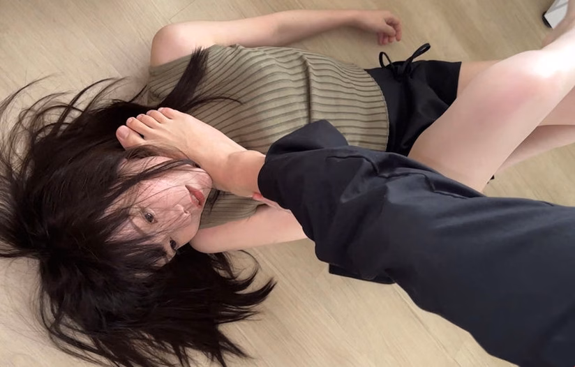 返済できない債務者の女性が、借金取りに追い込まれる過程を描いた本作